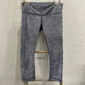 Lululemon 17” crop legging size 8